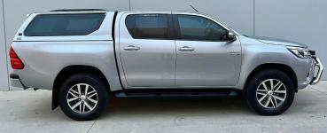 Preview: Hardtop mit elektrisch angesteuerten aufklappbaren Seitenscheiben, kabinenhoch, in Wagenfarbe lackiert für Toyota Hilux Doppelkabiner, Modell 2021